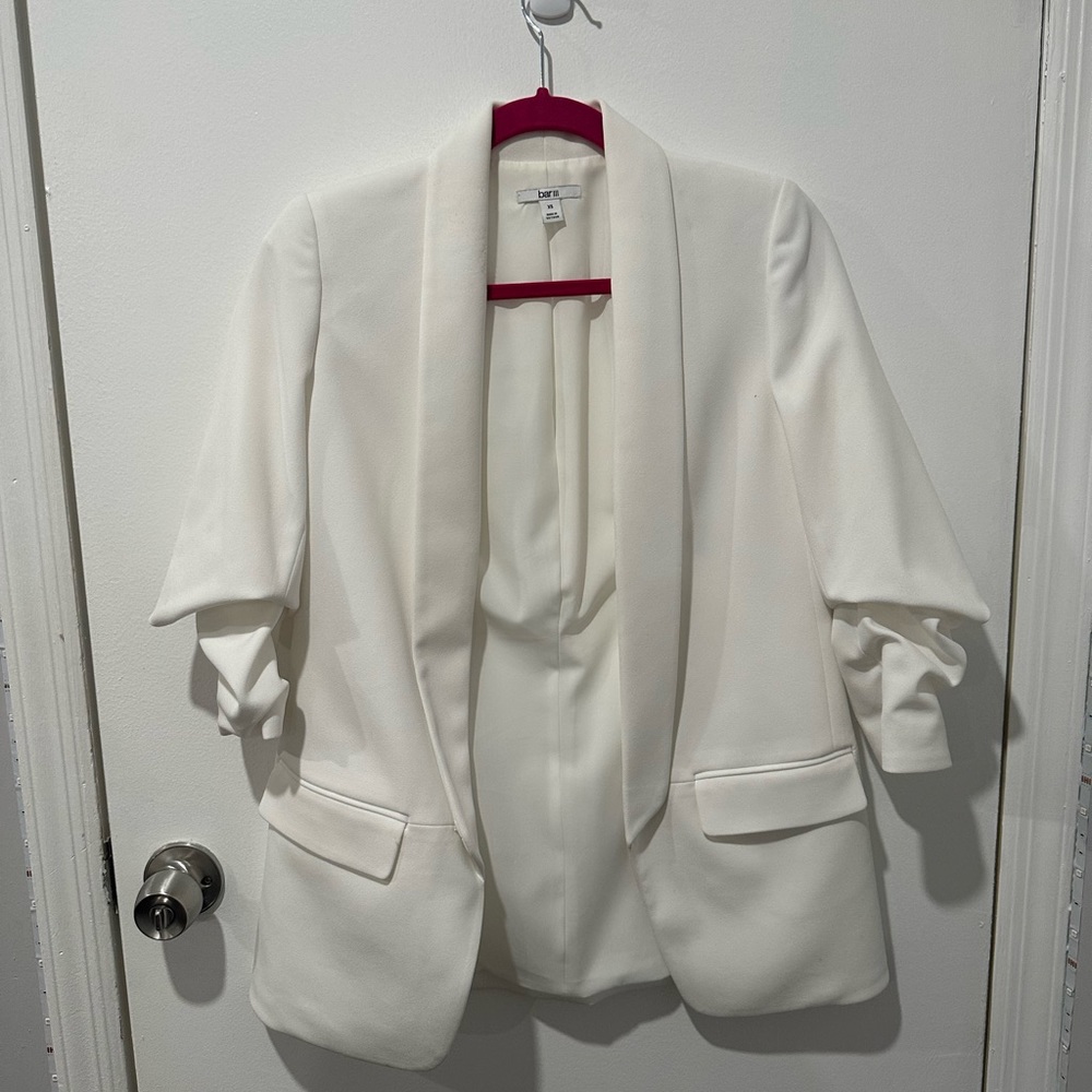 White blazer Bar III